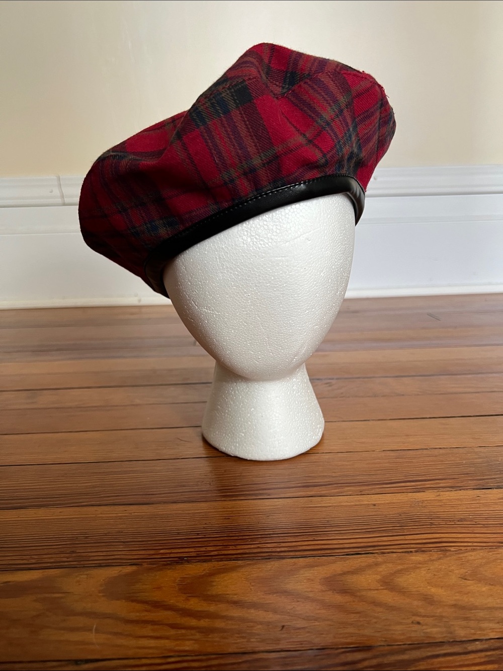 Ney York & Company Red Tartan Plaid Beret Hat w/ Leatherette Trim NWT Scottish